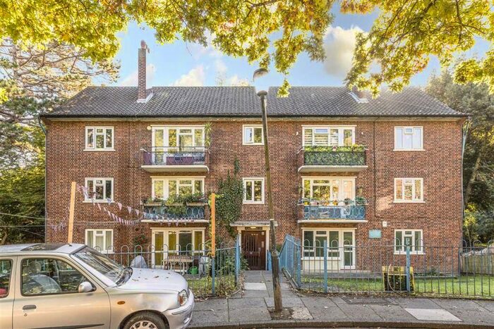 2 Bedroom Flat To Rent In Beaconsfield Close, London, SE3