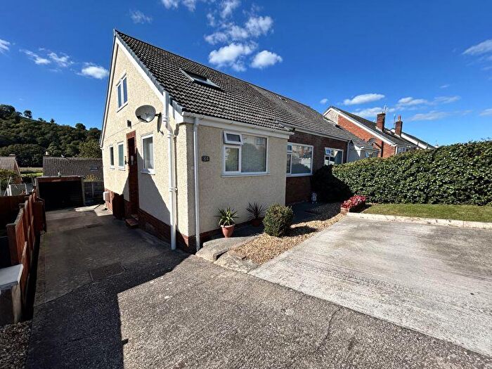 4 Bedroom Semi-Detached Bungalow For Sale In Cambrian Drive, Rhos On Sea, LL28