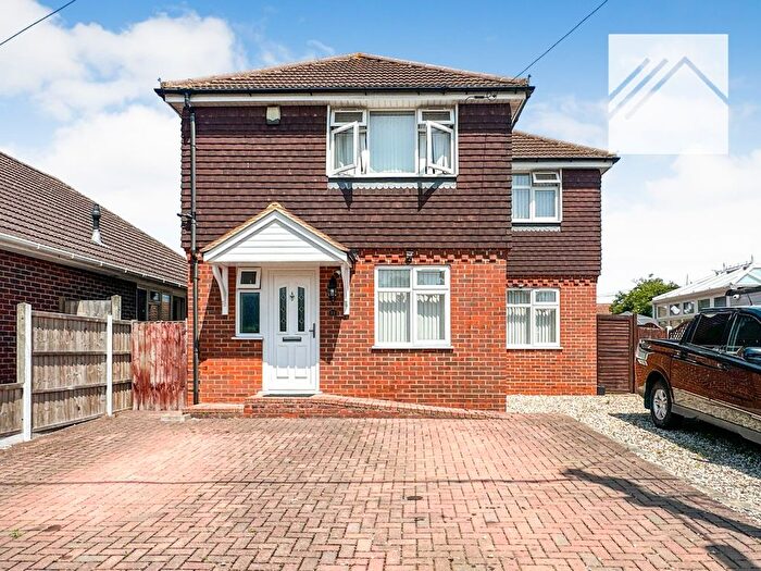 3 Bedroom Detached House For Sale In Mayland Avenue, Canvey Island, SS8