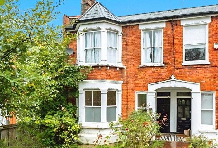 3 Bedroom Maisonette For Sale In Duncombe Hill, London, SE23