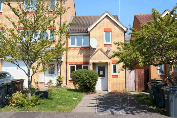 3 Bedroom End Of Terrace House To Rent In Dunraven Avenue, Luton, LU1