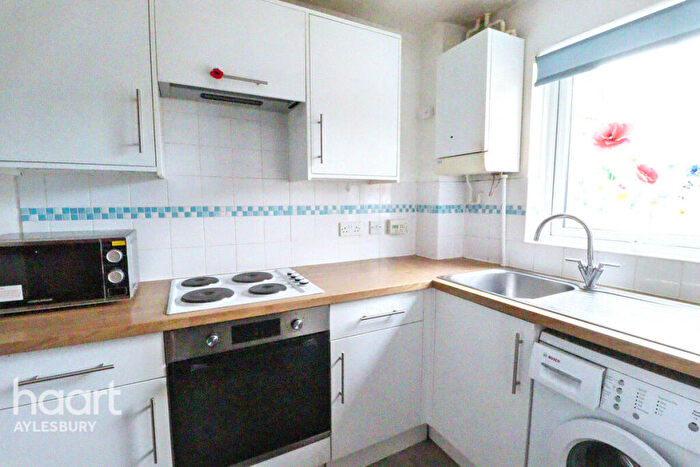 1 Bedroom Terraced House For Sale In Turner Close, Aylesbury, HP20