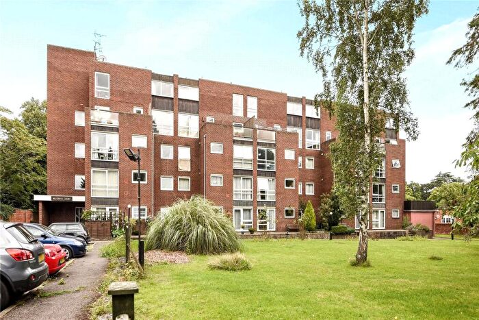 2 Bedroom Apartment For Sale In Belgravia Court, Bath Road, Reading, Berkshire, RG30
