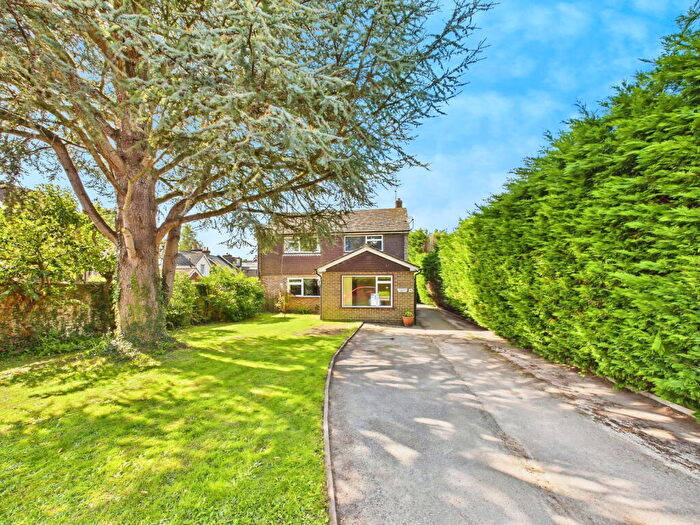 4 Bedroom Detached House For Sale In Comptons Lane, Horsham, RH13
