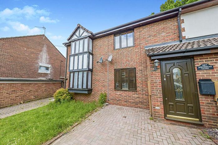 2 Bedroom Terraced House To Rent In Birchmead Close, AL3