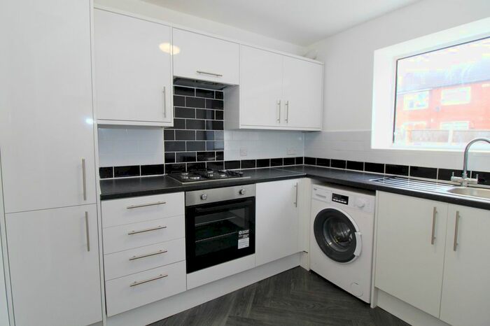 3 Bedroom Semi-Detached House To Rent In Renfrew Walk, Coventry, West Midlands, CV4