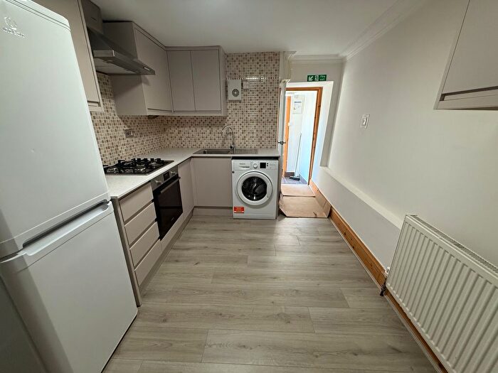 3 Bedroom Flat To Rent In Oldhill Street, London, N16