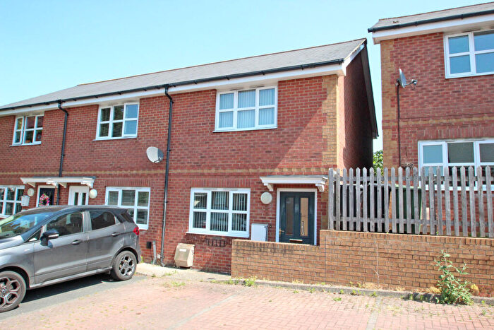 2 Bedroom Terraced House To Rent In St. Johns Place, St. Johns Hill, Ryde, Isle Of Wight, PO33