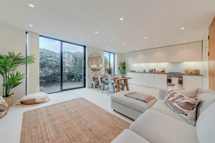 2 Bedroom Flat To Rent In Latitude House, Oval Road, London, NW1