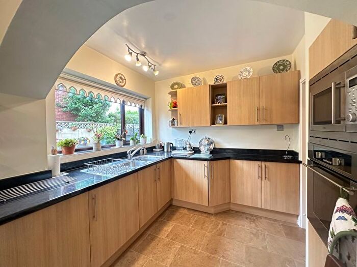 3 Bedroom Semi-detached House For Sale In Nunns Lane, Featherstone, WF7
