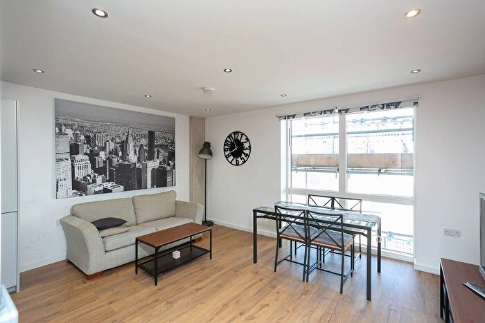 2 Bedroom Flat To Rent In Junction Court, Watford, WD17