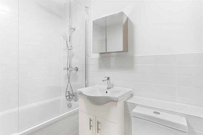 2 Bedroom Flat For Sale In Egmont Road, Sutton, SM2