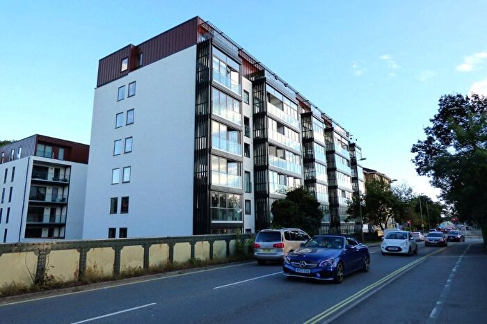 2 Bedroom Flat To Rent In Grand View, Farnborough, GU14