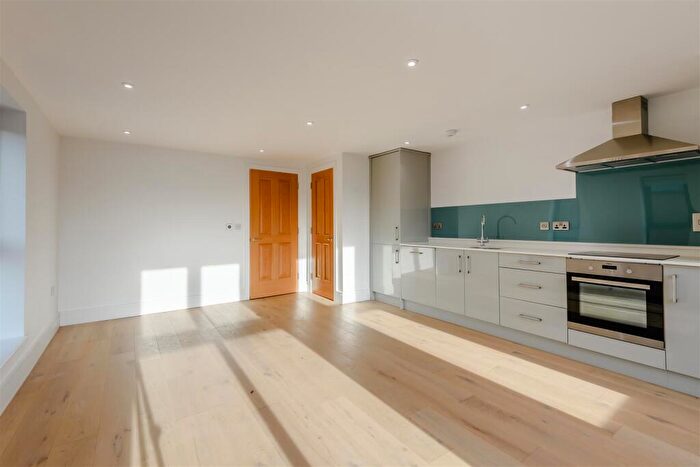 2 Bedroom Flat To Rent In Flat, Milton Road Library, Cambridge, CB4