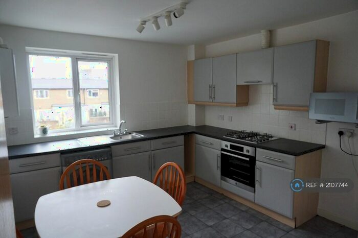 2 Bedroom Flat To Rent In Hulme, Manchester, M15