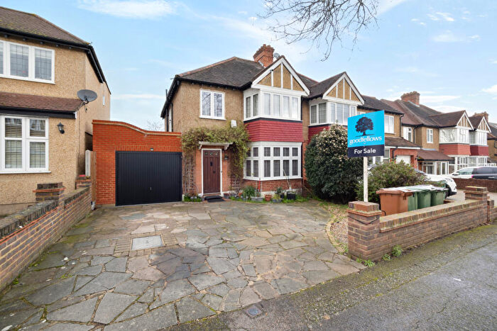 4 Bedroom Semi Detached House For Sale In Newbolt Avenue, Cheam, Sutton, SM3