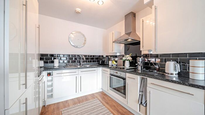 1 Bedroom Flat For Sale In Firwood Lane, Romford, RM3