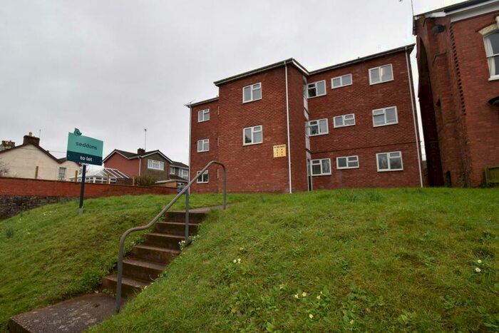 2 Bedroom Flat To Rent In Old Road, Tiverton, Devon, EX16