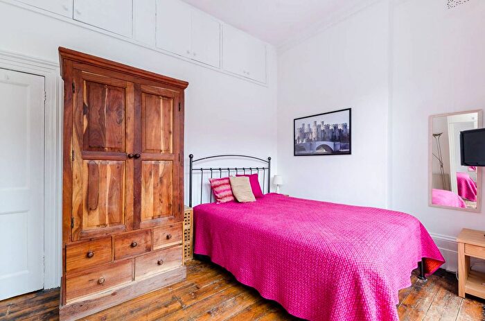 1 Bedroom Flat To Rent In South Villas, Camden, London, NW1