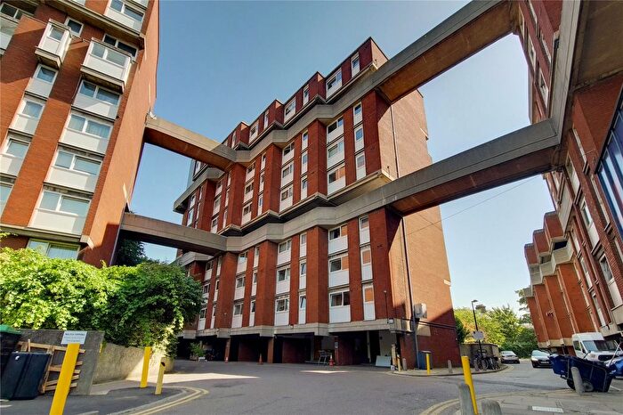 3 Bedroom Flat To Rent In Crayford Road, Holloway, N7