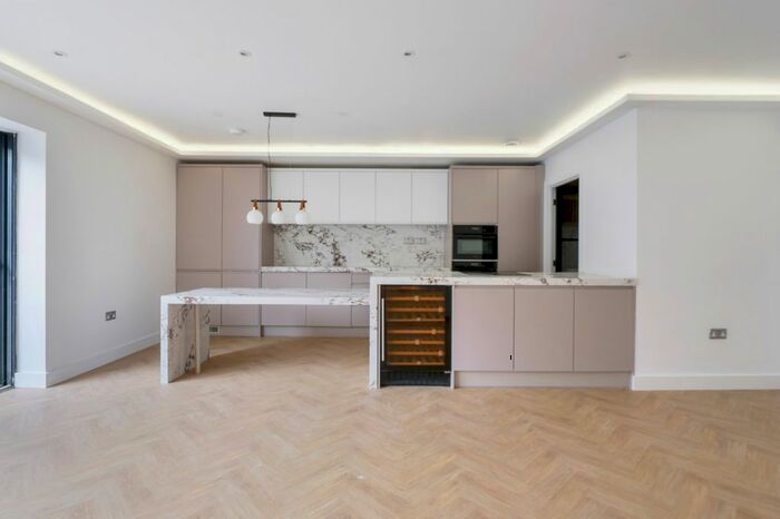 4 Bedroom Property To Rent In The Ridge Way, South Croydon, Surrey, CR2