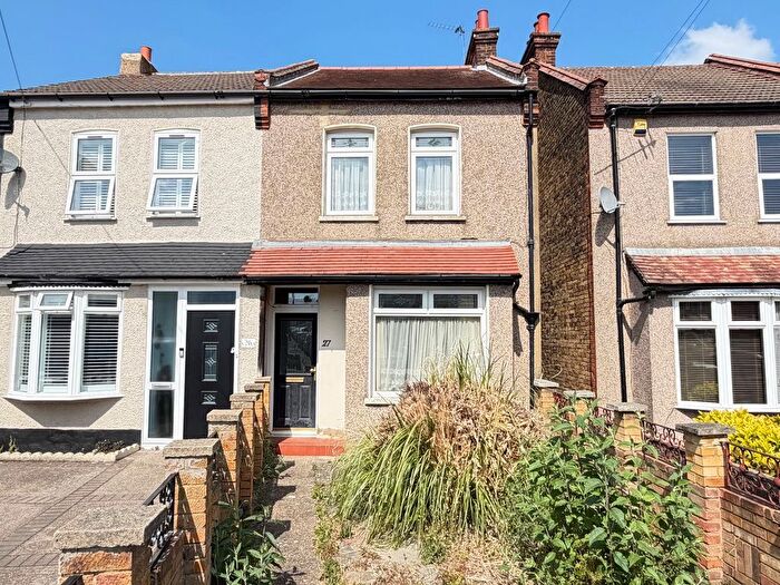 3 Bedroom Semi-Detached House For Sale In Woodside Crescent, Sidcup, DA15