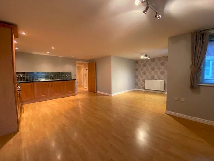 2 Bedroom Flat To Rent In Nailers Green, Greenmount, BL8