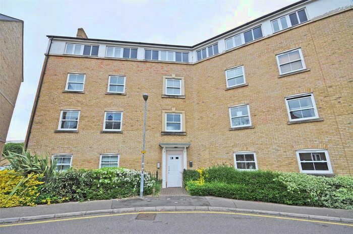 2 Bedroom Property To Rent In Wickham Crescent, Braintree, CM7