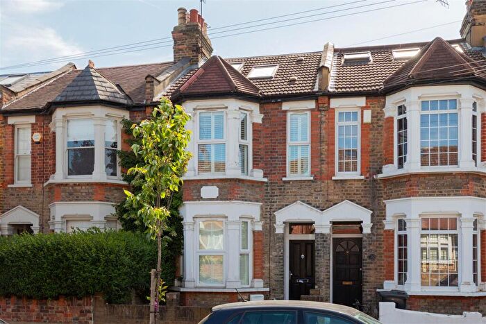 3 Bedroom House For Sale In Ashford Road, London, E18
