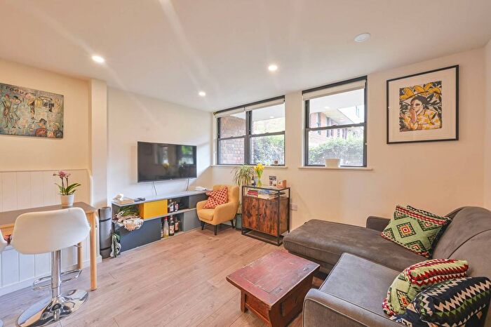 3 Bedroom Maisonette For Sale In Priory House, Rampayne Street, Pimlico, London, SW1V