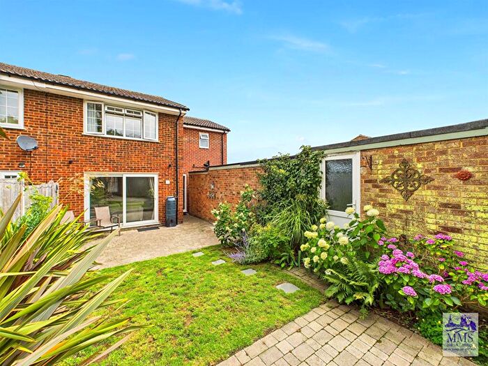 3 Bedroom End Of Terrace House For Sale In Bentley Close, Chatham, ME5