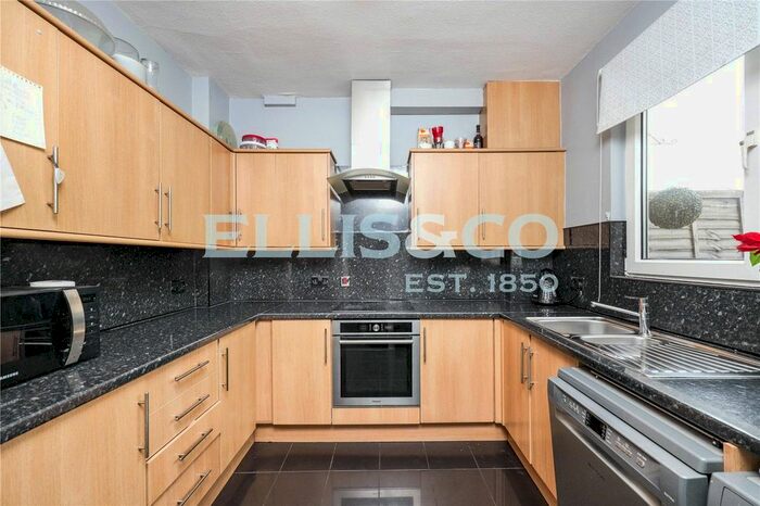 3 Bedroom Flat To Rent In Horsenden Lane North, Greenford, UB6