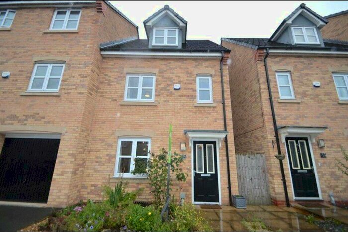 4 Bedroom Semi-Detached House To Rent In Travers Street, Travers Street, Salford, M7