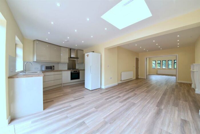 3 Bedroom Semi-Detached House To Rent In Nether Street, London, N3