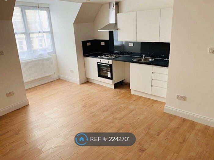 Studio To Rent In High Street North, Dunstable, LU6