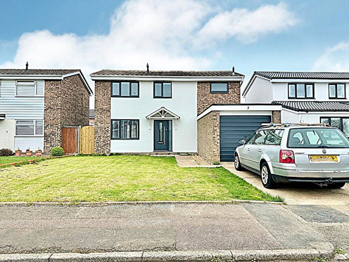 3 Bedroom Detached House To Rent In Chagford Close Bedford, MK40