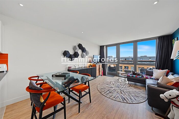 2 Bedroom Flat For Sale In Packington Square, Angel, N1