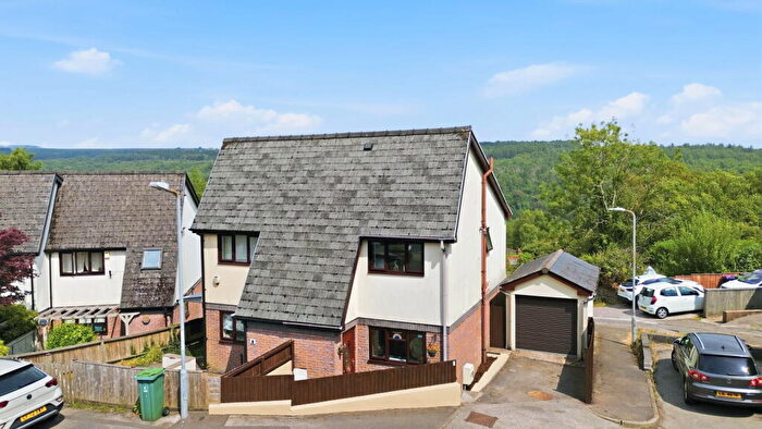 3 Bedroom Semi-Detached House For Sale In Pentwyn Heights, Abersychan, Pontypool, NP4