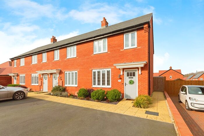 3 Bedroom End Of Terrace House For Sale In Rosemoor Drive, Watlington, OX49