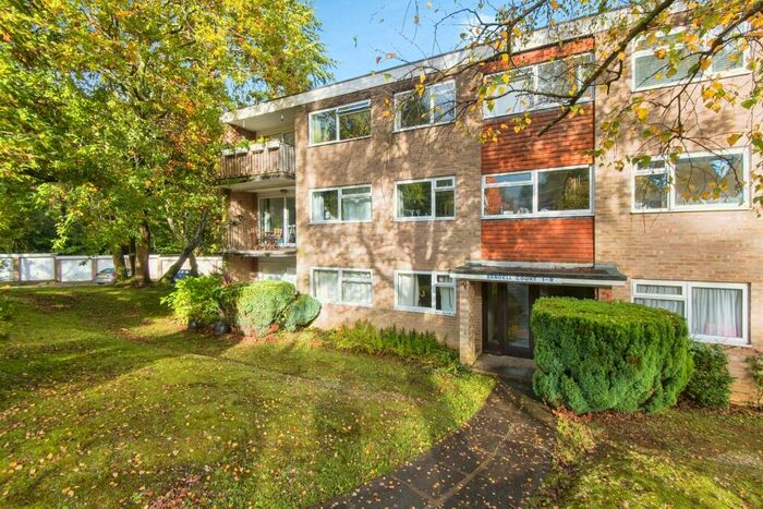 3 Bedroom Apartment To Rent In Sandell Court, The Parkway, SO16