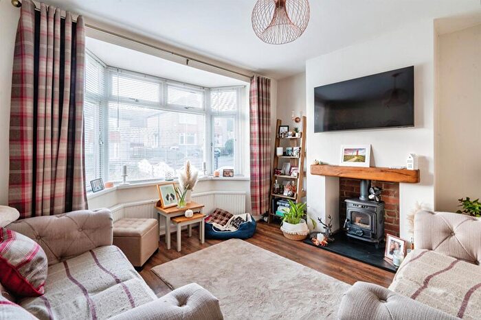 2 Bedroom Semi-Detached House For Sale In Warneford Rise, Cowlersley, Huddersfield, HD4