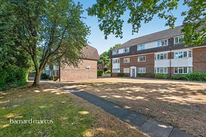 2 Bedroom Flat For Sale In Alexandra Road, Epsom, KT17