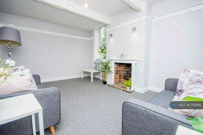 2 Bedroom End Of Terrace House To Rent In Fair View, Britannia, OL13