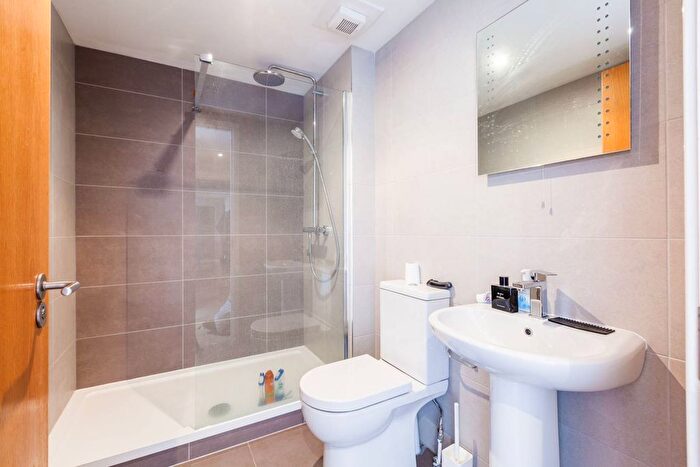 2 Bedroom Flat To Rent In Boyd Street, Aldgate, London, E1