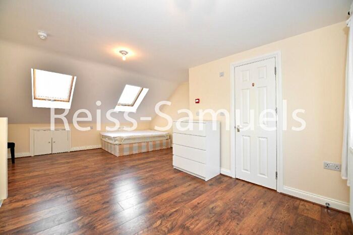 6 Bedroom Semi Detached House To Rent In Ambassador Square, London, E14