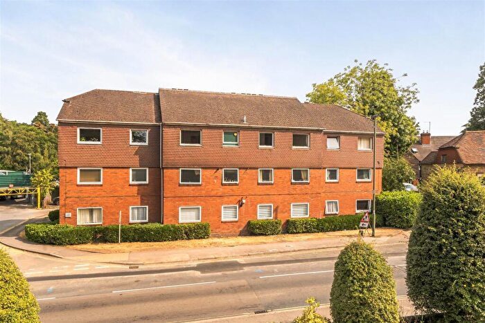 2 Bedroom Apartment For Sale In Lower Street, Haslemere, GU27