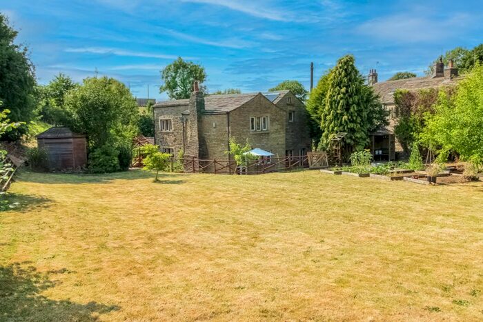 4 Bedroom Detached House For Sale In Barnside Lane, Hepworth, Holmfirth, HD9