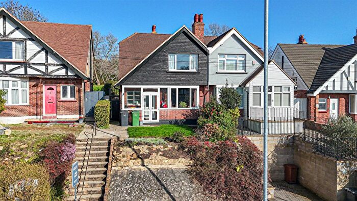 3 Bedroom Semi-Detached House For Sale In St. Helens Road, Hastings, TN34