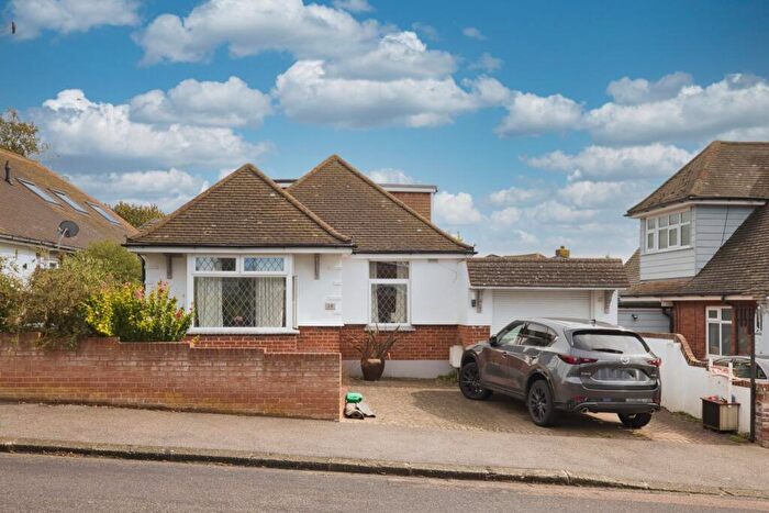 4 Bedroom Bungalow For Sale In St. Lawrence Avenue, Ramsgate, CT11
