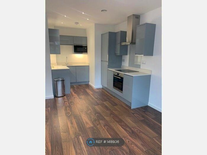 2 Bedroom Flat To Rent In Keystone House, St. Albans, AL1